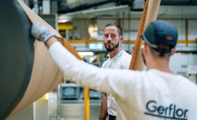 2-employes-production-gerflor